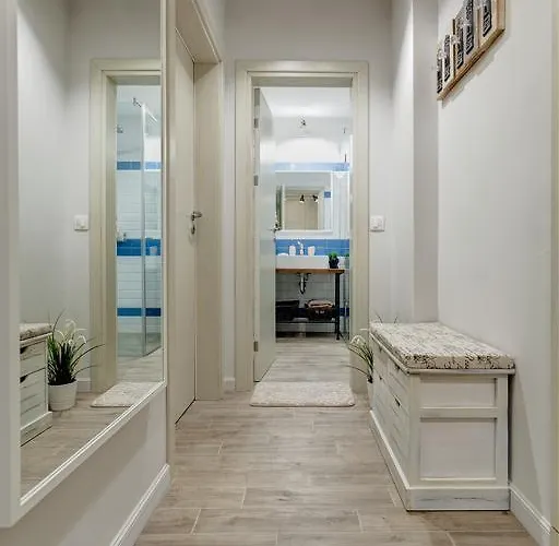 Apartment Silver & Gold *